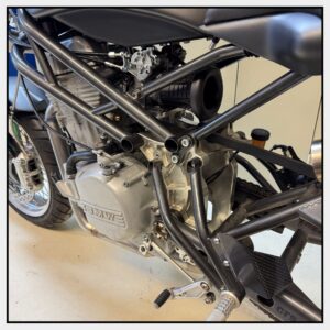 Bild eines Motors im Rennmotorrad